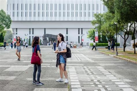 中三幾歲|在香港读中四的人通常系几岁？